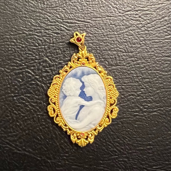 Cameo pendant 18k gold frame - Picture 2 of 5